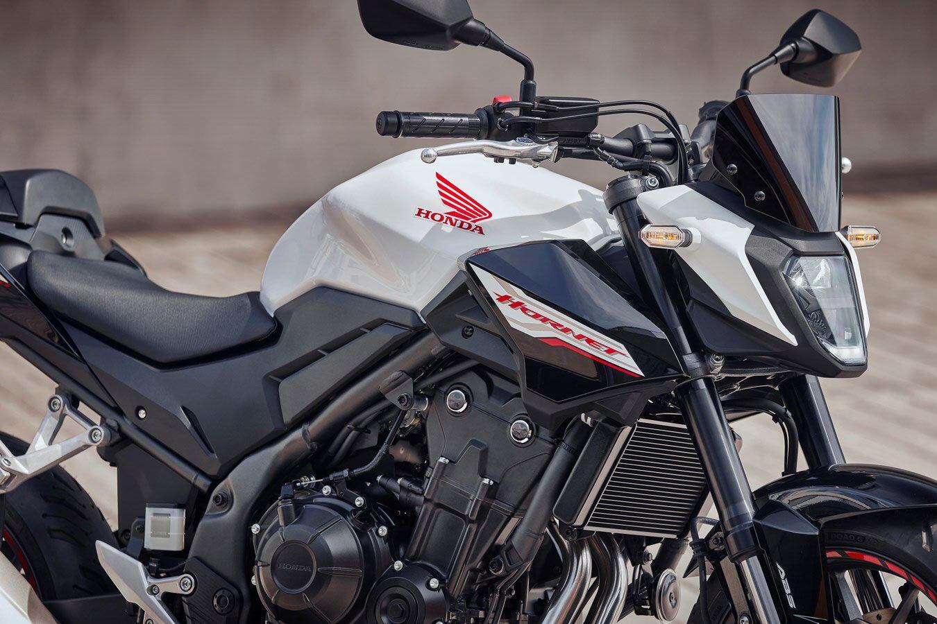 The 2024 CB500 Hornet gets a new LED headlight and updated styling.