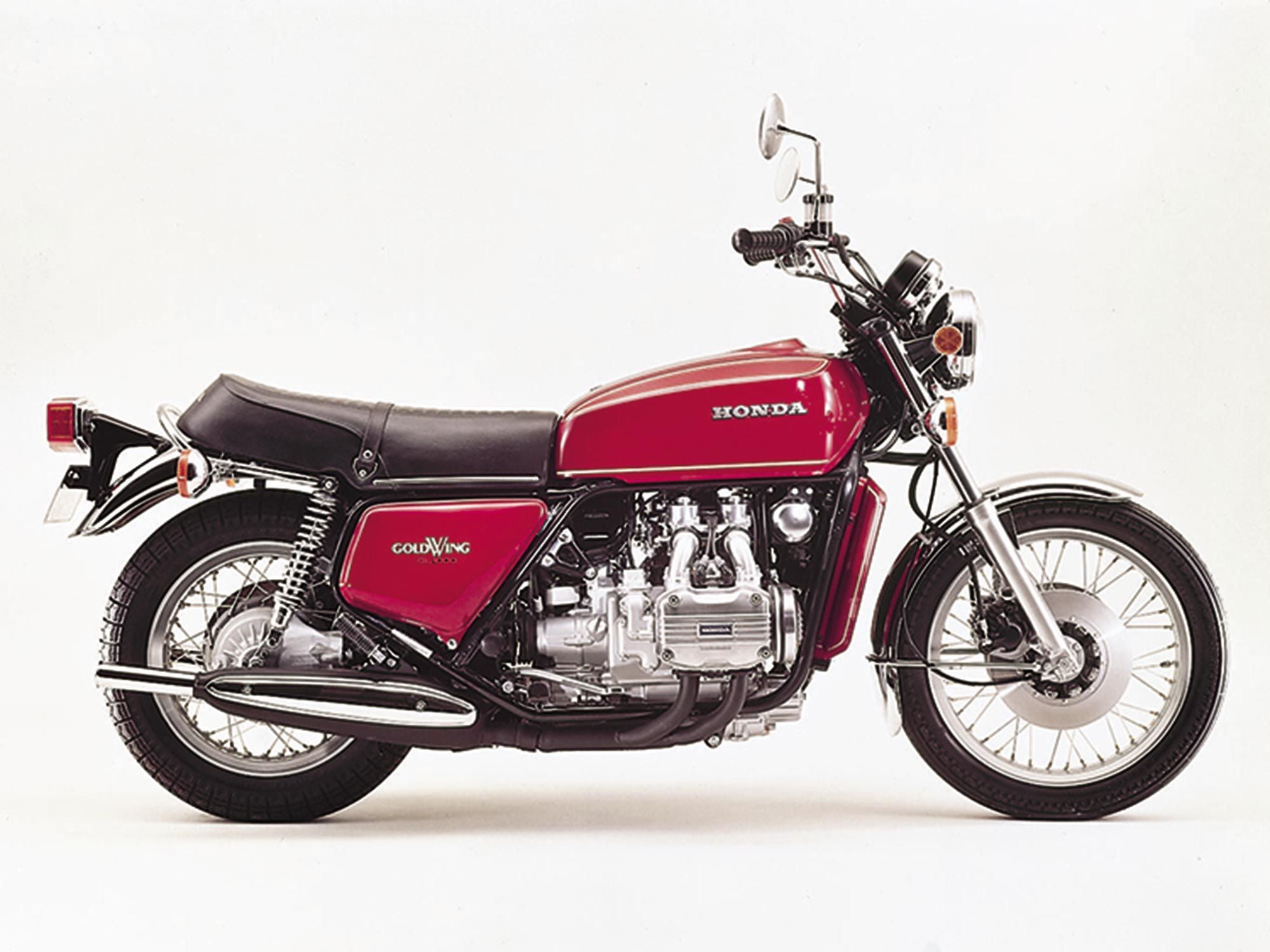 De plat-vier-aangedreven 1975 Honda Gold Wing GL1000.