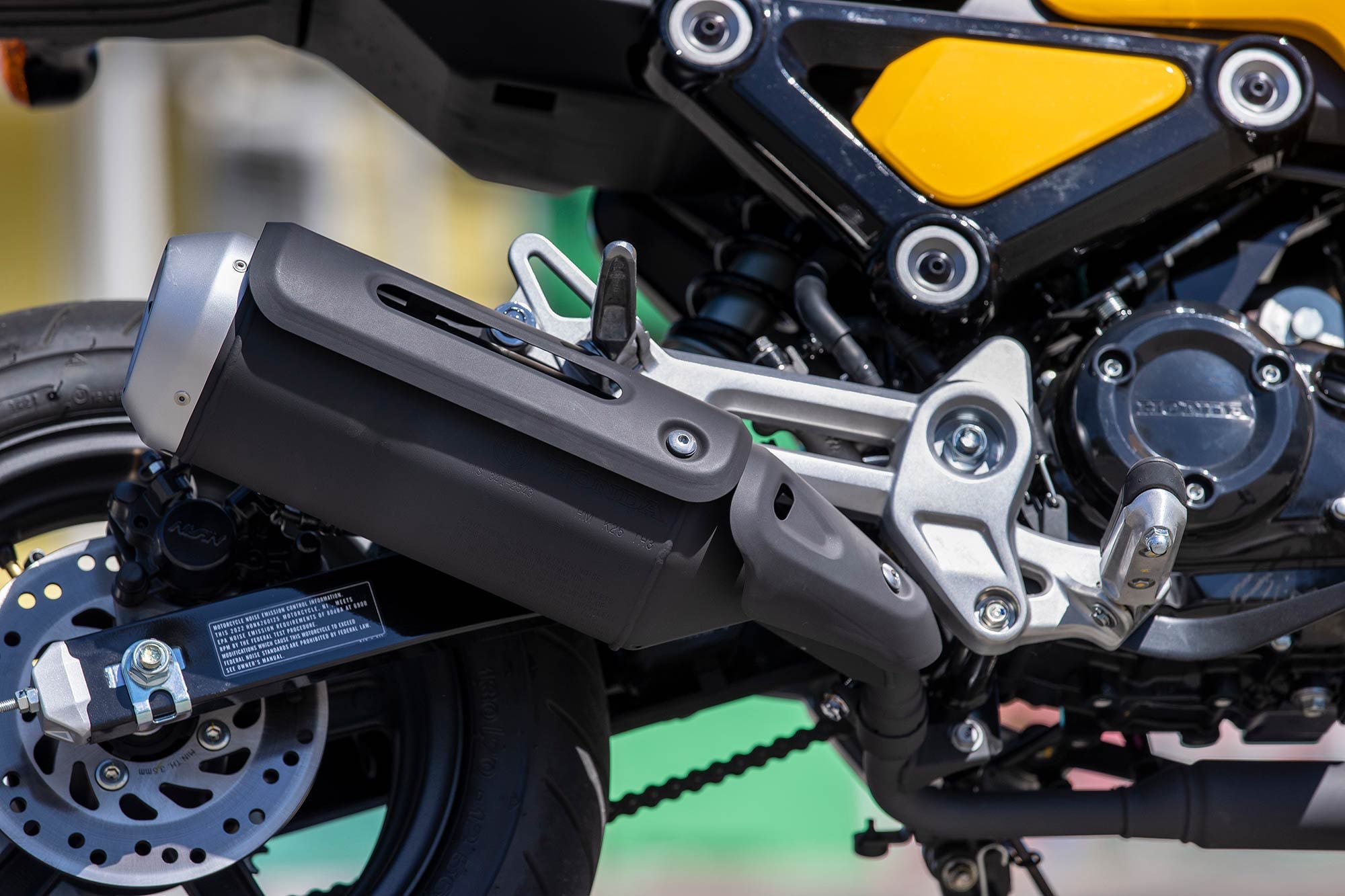 To more easily accommodate aftermarket mufflers, the Grom’s exhaust system is now two pieces.