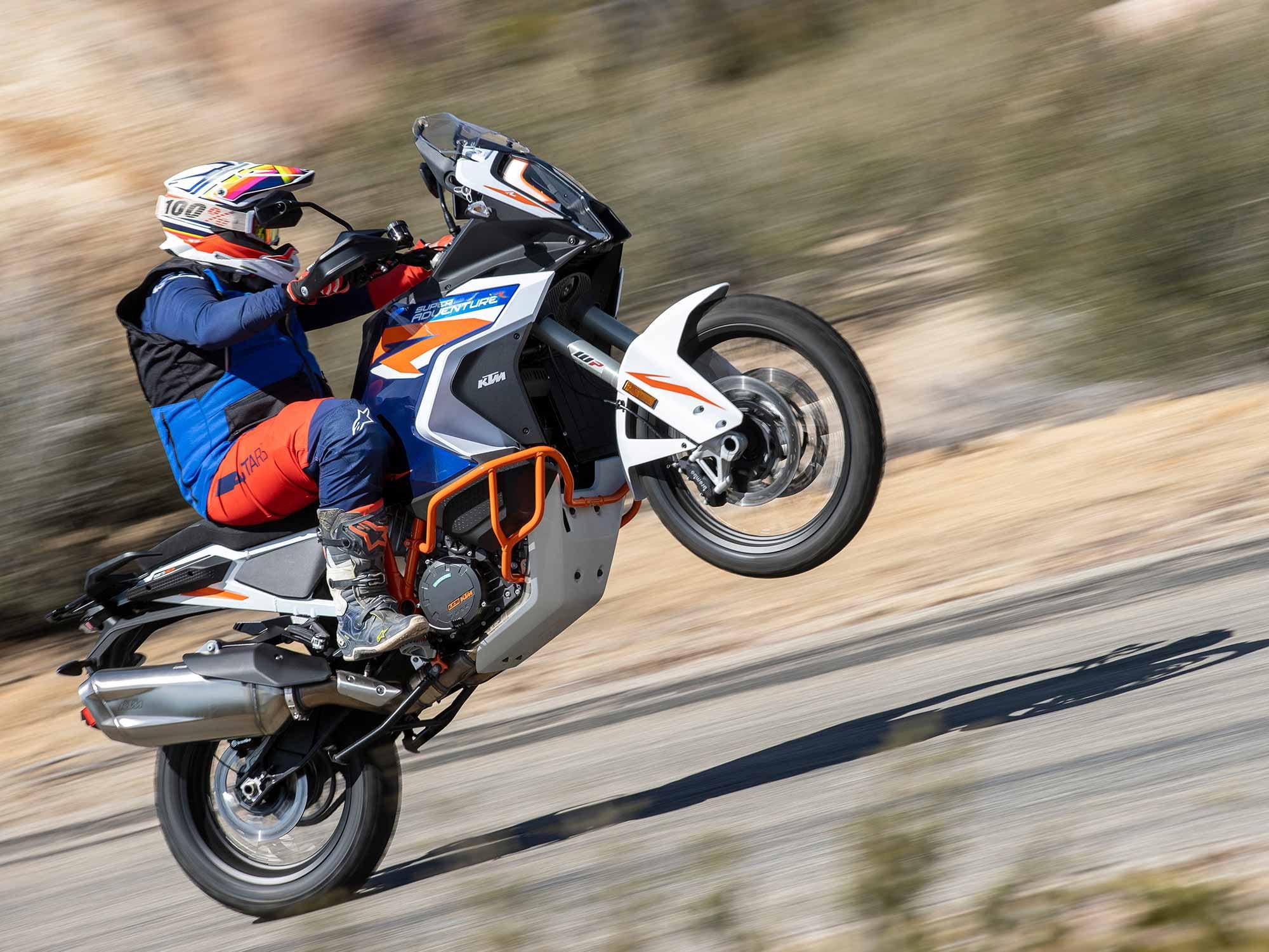 Sport mode unleashes the entirety of the 1290 SAR’s power.