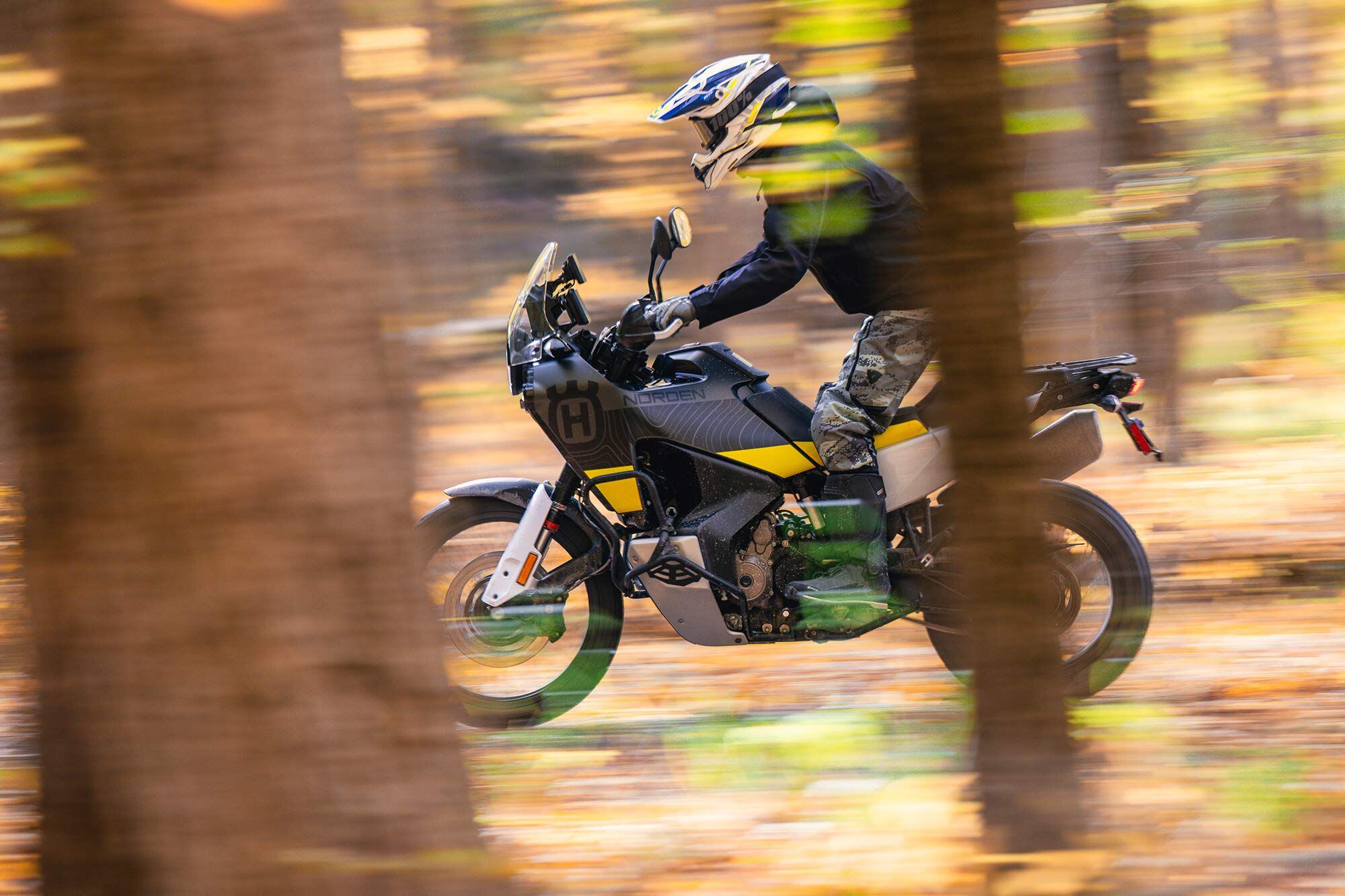 Visible light between the engine and frame downtube alludes to the compact nature of the LC8c engine. The “c” stands for “compact,” after all.