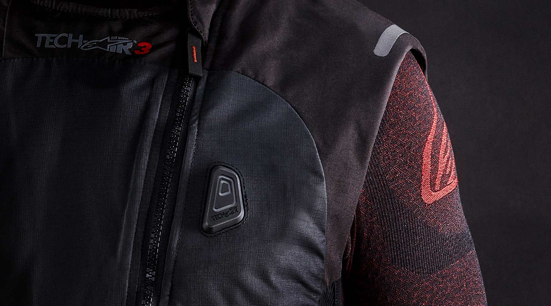 An LED light on the chest of the Tech-Air 3 displays the system’s status and haptic alerts communicate with the rider while the vest is worn.