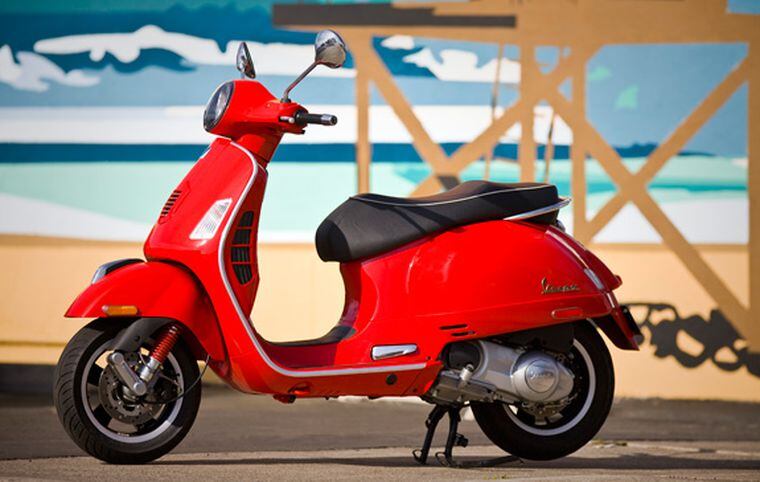 2010 Vespa Gts 300 Super Review Vespa Gts 300 Scooter First