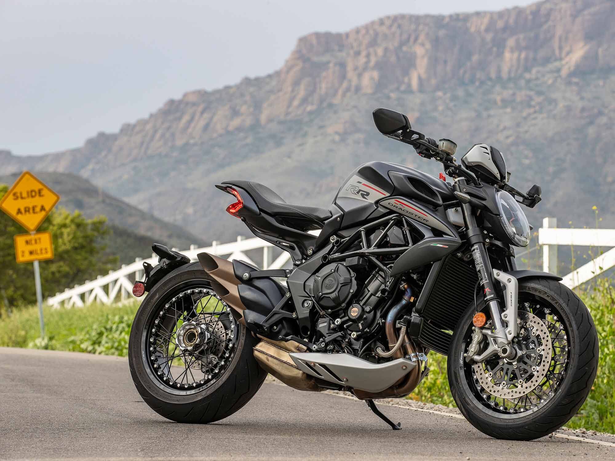 Three slash-cut pipes, a single-sided swingarm, spoked wheels, and a trellis frame—sometimes it is hard to know where to stare on the Dragster RR SCS.