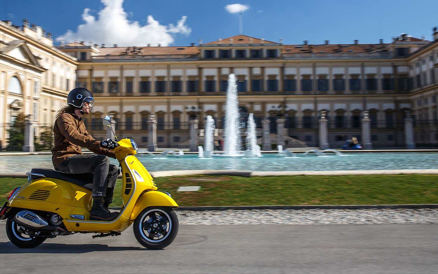 For 2019, the Vespa 300 GTS get an increase in power.