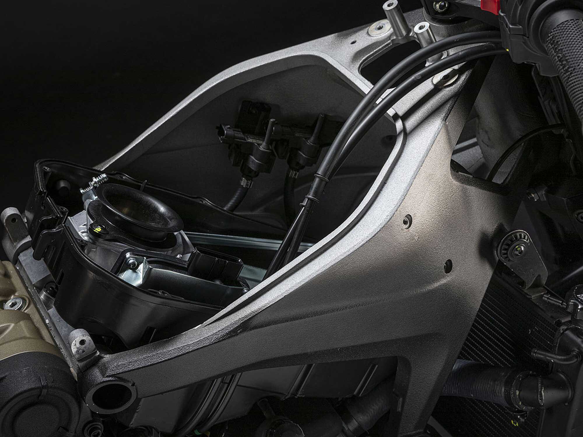 The Monster’s aluminum frame joins that of the Panigale V4 and V2, and the Multistrada V4.