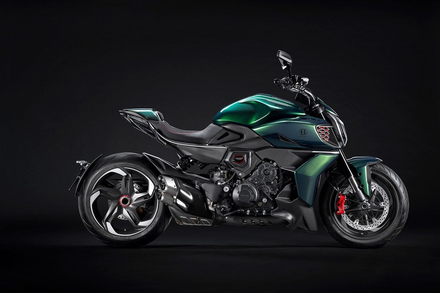 The “standard” Diavel for Bentley model is mechanically identical to the Ducati Diavel V4, but features all-new styling that complements the Bentley Batur.