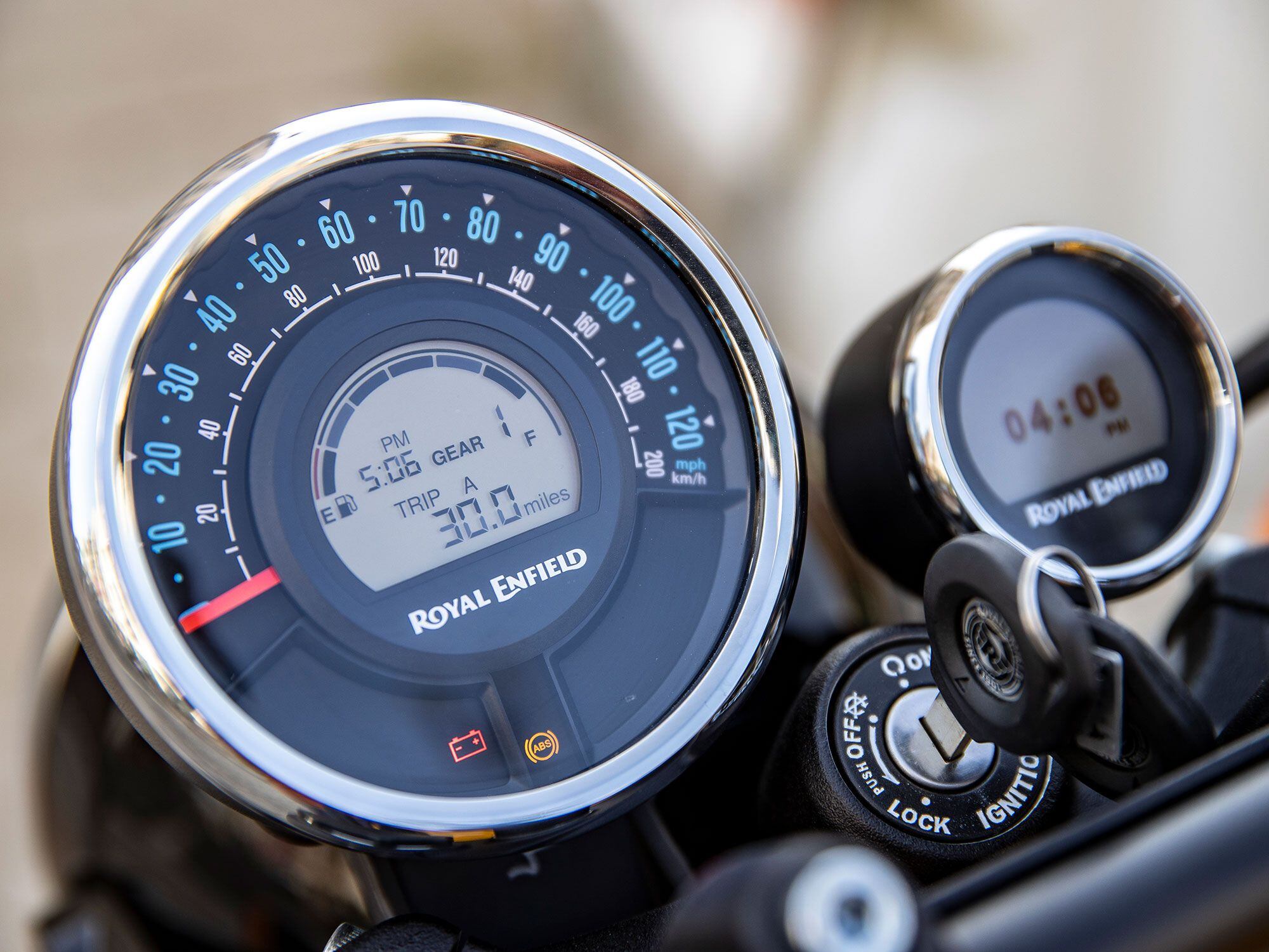 Meteor 350 on sale navigation system