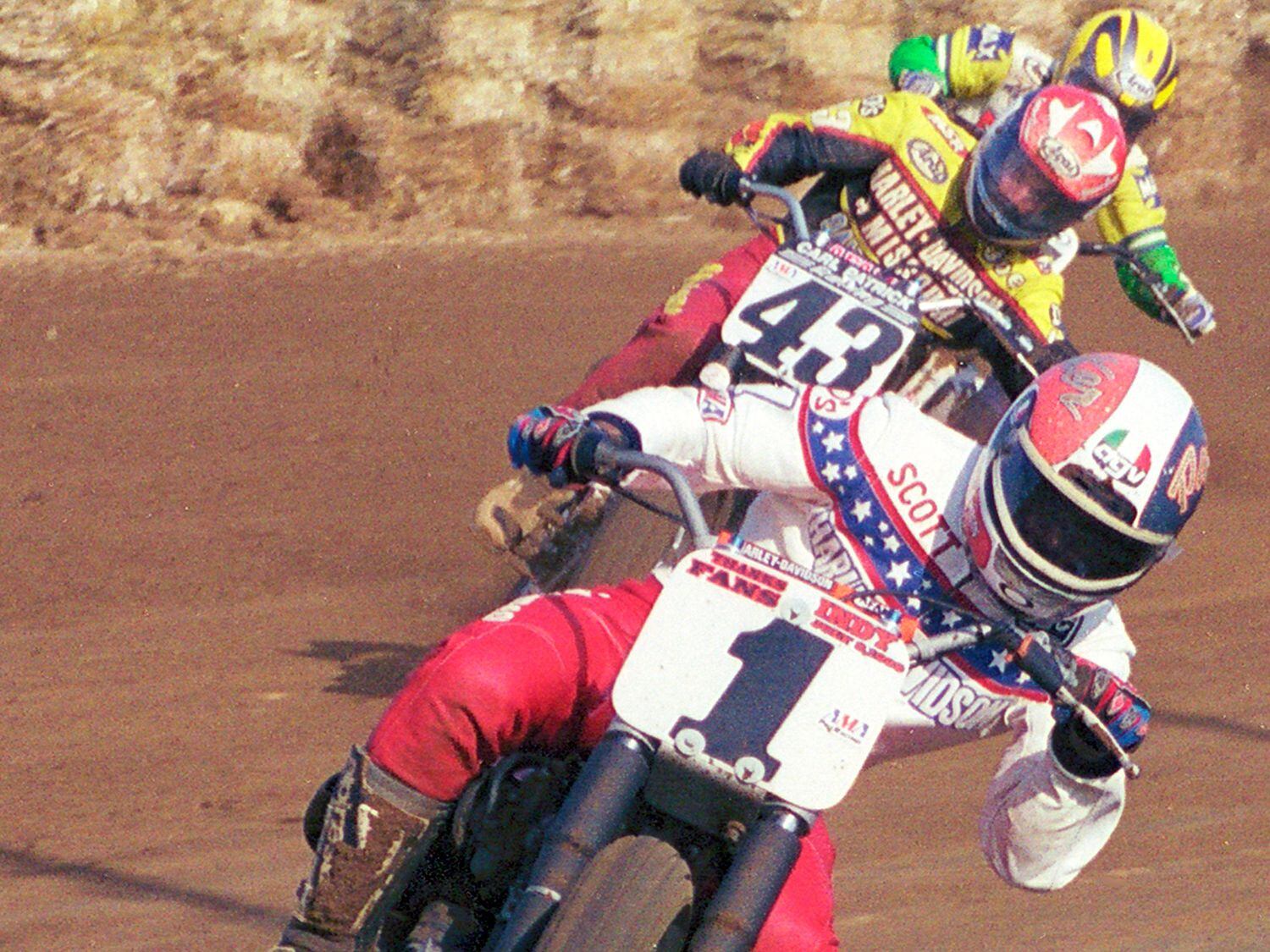Joe Kopp chasing the titan Parker at the 1999 Indy Mile.