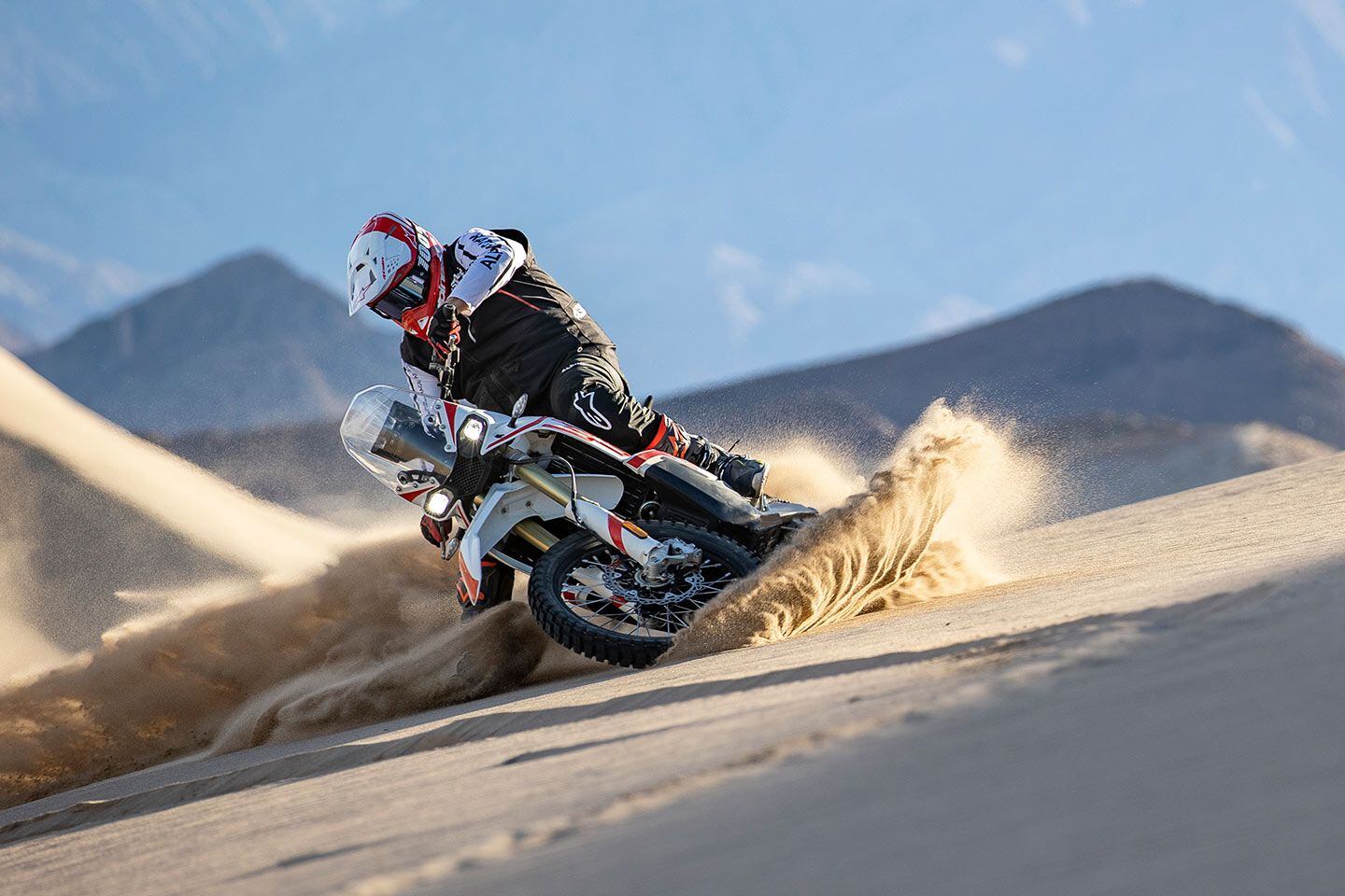 It weighs 368 pounds when full of fuel, but the Kove FSE 450R Rally can turn like a 250-pound MXer.