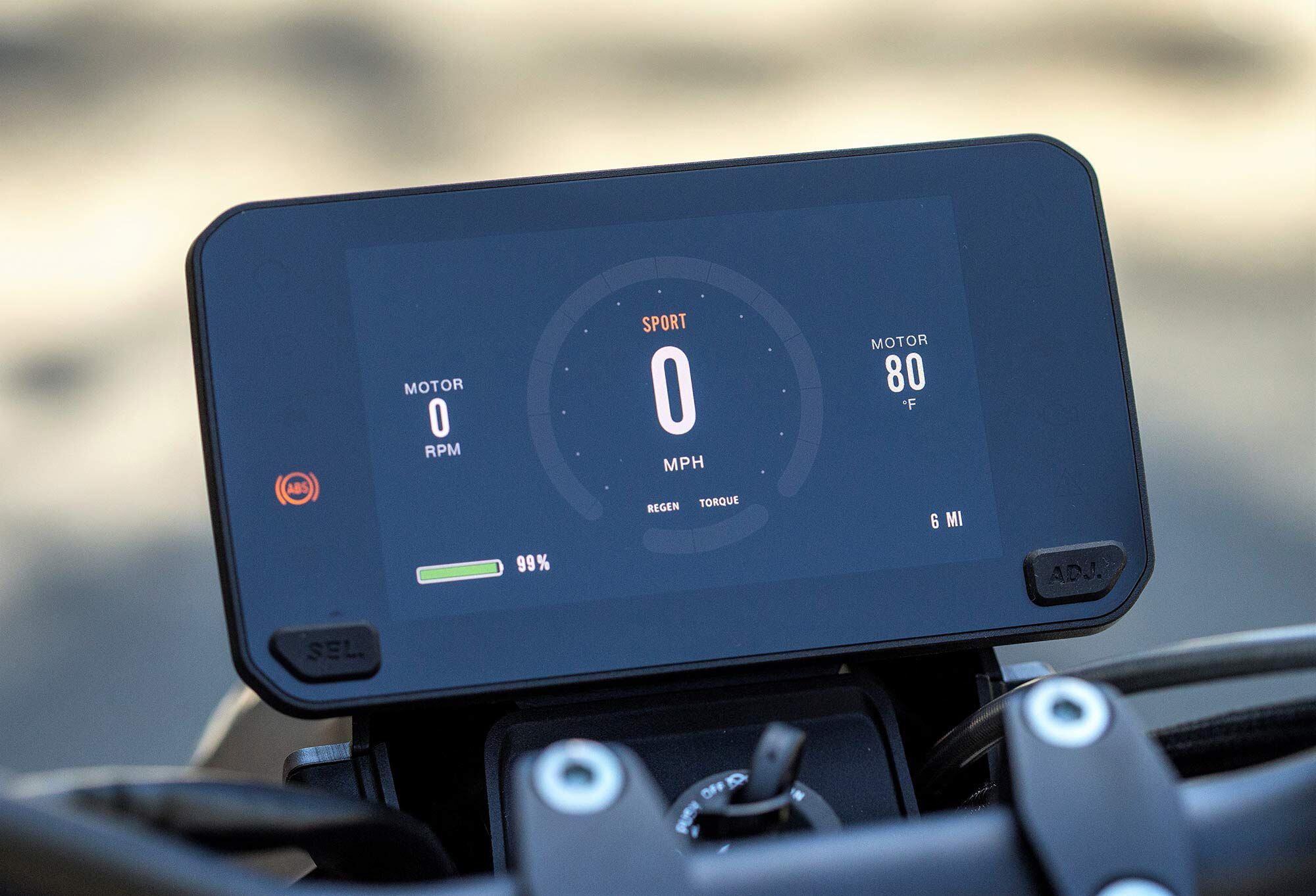 You’ll find the Cypher II operating system on the FXE displayed on a new 5-inch TFT screen, giving various ride modes and bike data. Pair your phone with the app to tailor them and get more detailed info.