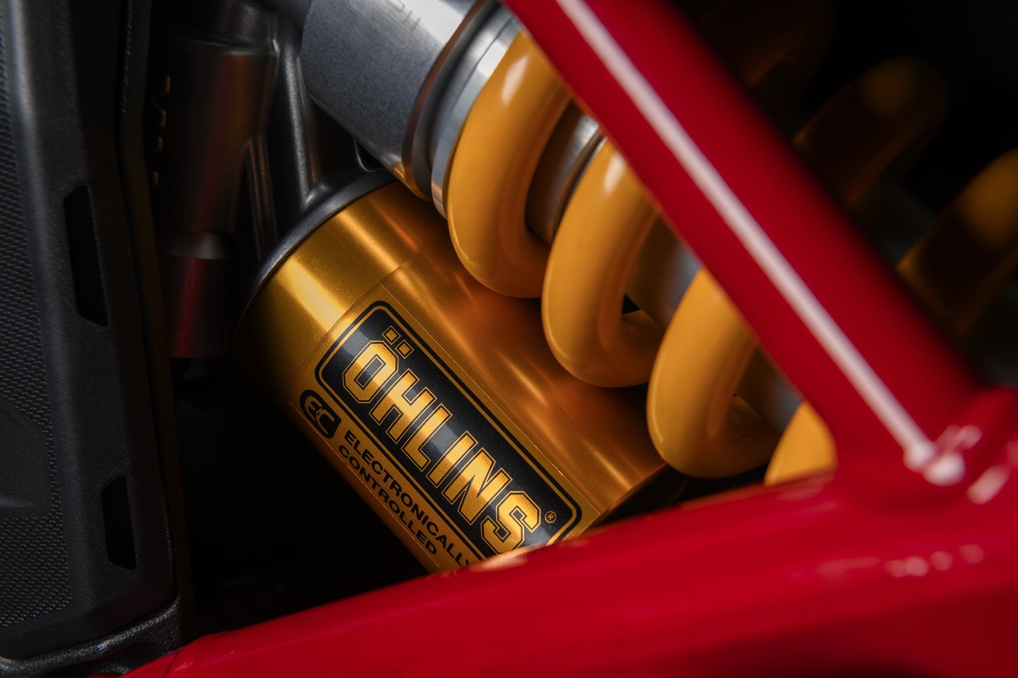 The Pikes Peak model gets Öhlins Smart EC 2.0 suspension front and rear, which should significantly improve handling.