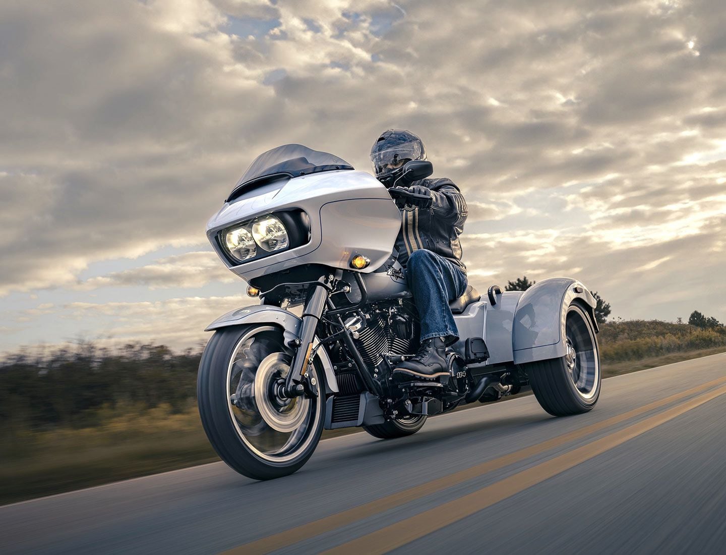 The 2024 Road Glide 3 trike is one of three returning H-D trikes for the new year. There are no changes, just new colors.