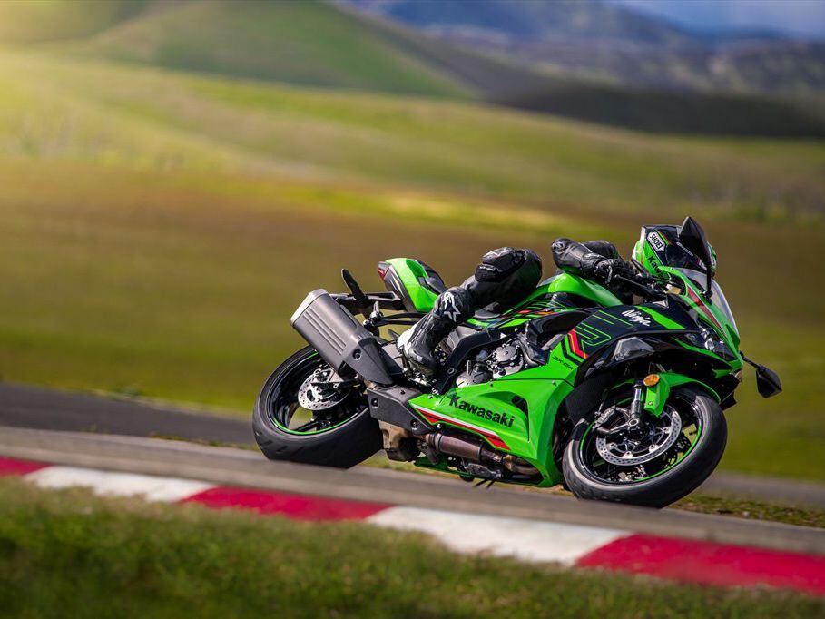 Kawasaki’s ZX-6R returns for 2024 with changes that allow it to meet strict Euro 5 emissions and therefore be sold in Europe and around the world.