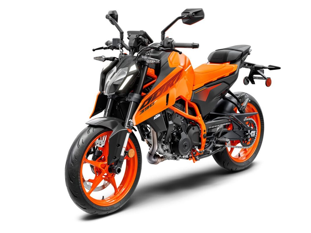 The 390 Duke is available in signature Electronic Orange and Atlantic Blue colors. Note the updated headlight’s sleek position lights.