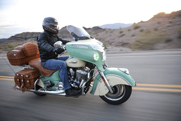 2017 Indian Roadmaster Classic First Ride Review | Cycle World