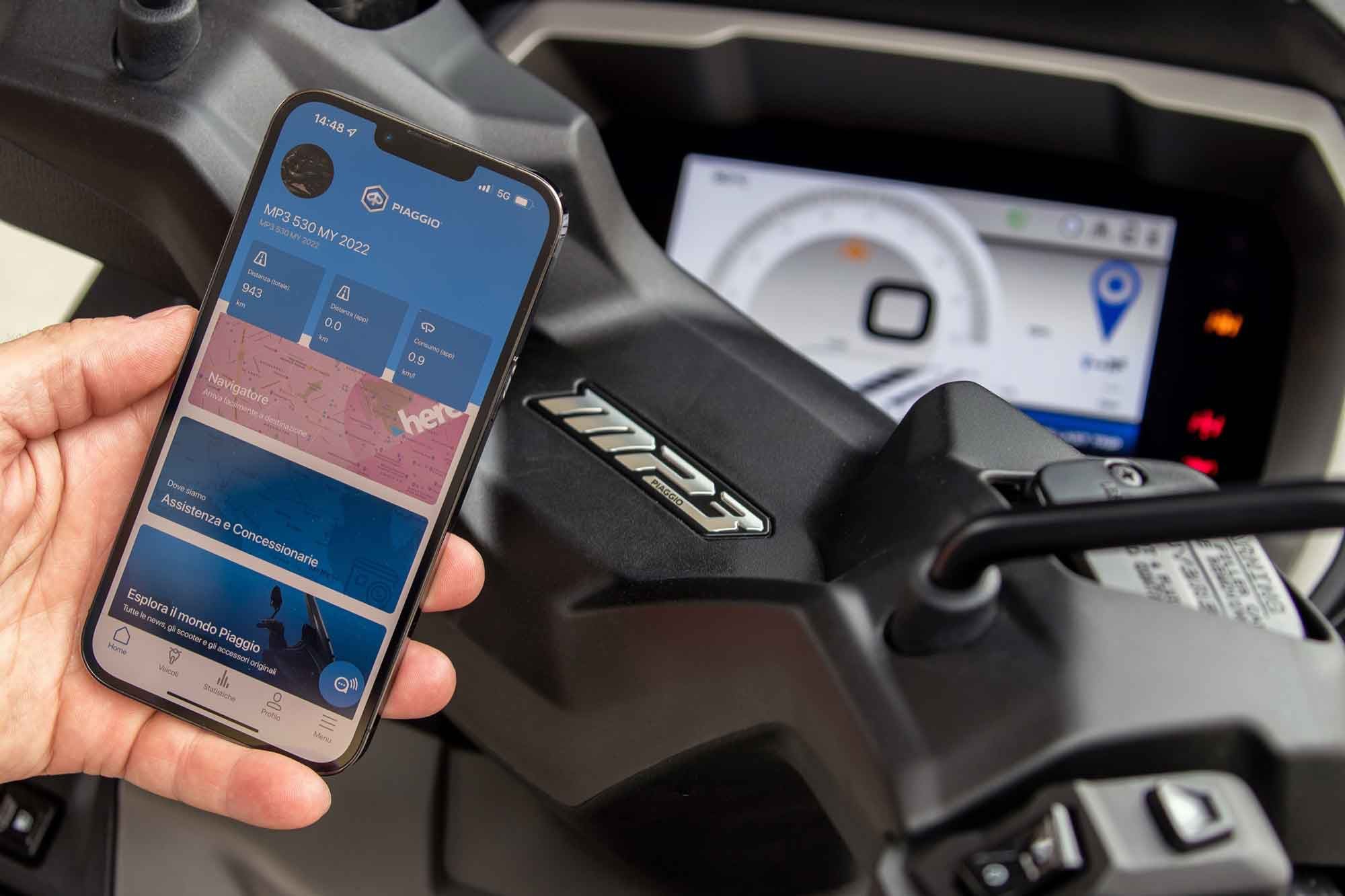 As we’ve seen with many other Italian motorcycles, the MP3 fully integrates with the rider’s phone. The large instrument display also functions as a video panel and a monitor for the backup camera.
