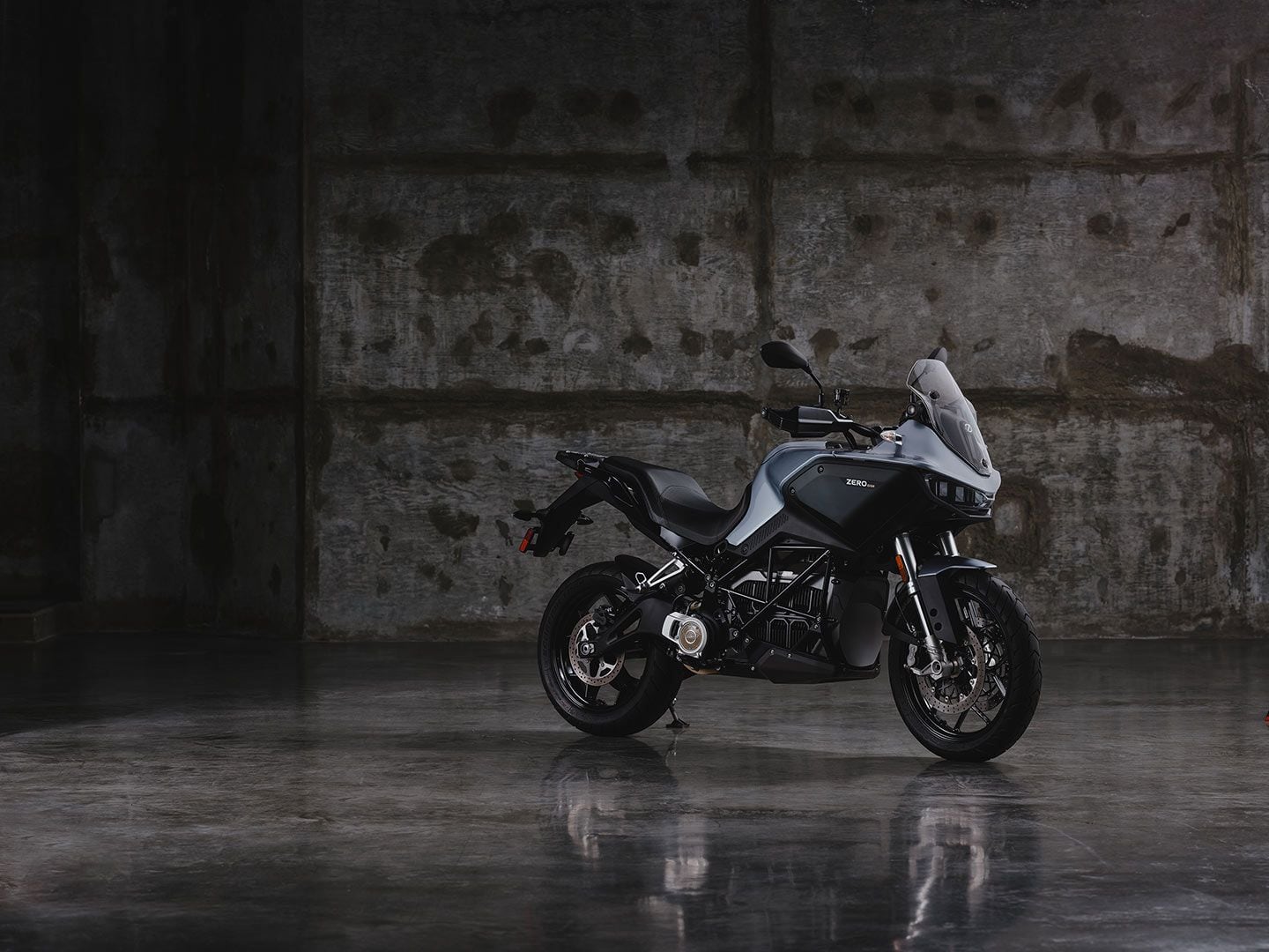 The brand-new DSR follows in the footsteps of the DSR/X that was released last year. A large ADV-style fairing is a big departure from the bike it replaces.