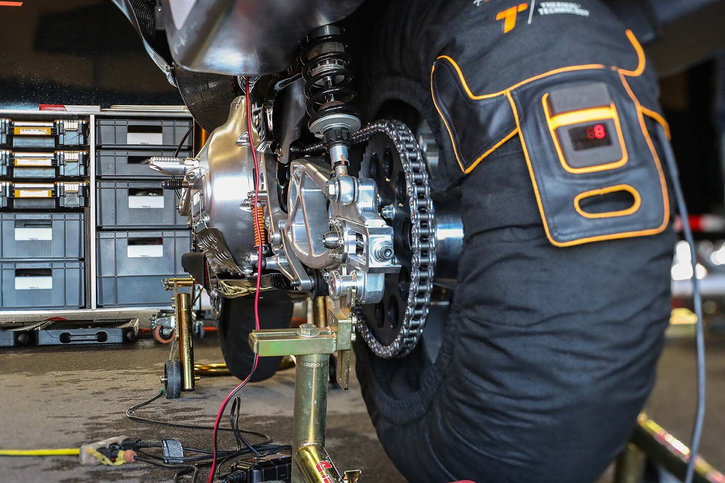 Per the rulebook, H-D’s race baggers run a roller chain instead of a belt.
