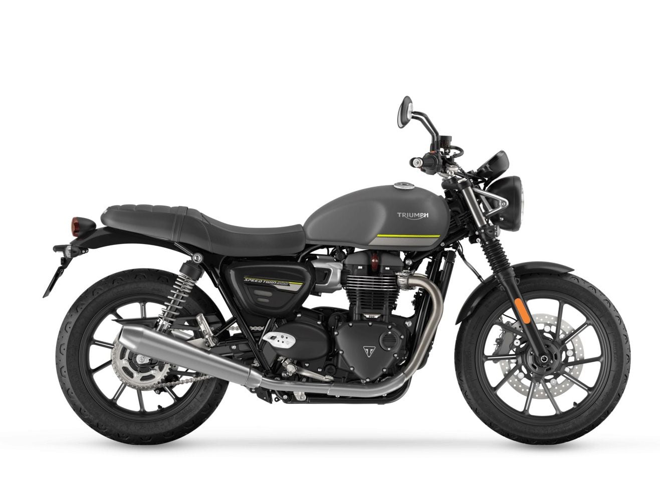 More standard than classic, the Street Twin nevertheless serves up a perfectly manageable 30.1-inch saddle and a narrow waist for easier stabs at the road surface.