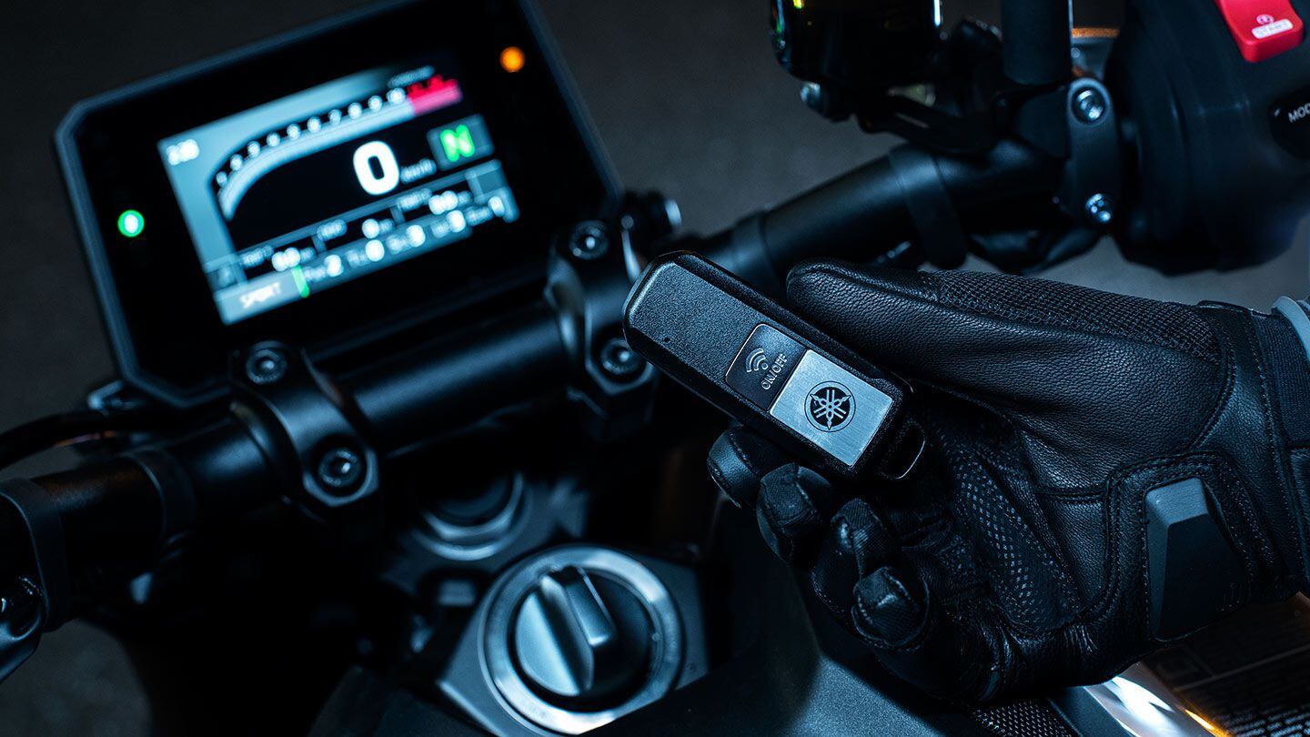Yamaha’s MT-09 SP comes with the brand-new Smart Key System.