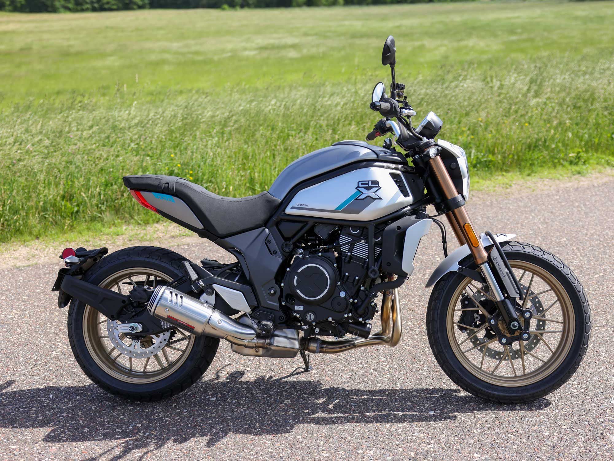 A side look at the 700CL-X base model with the optional brown seat.