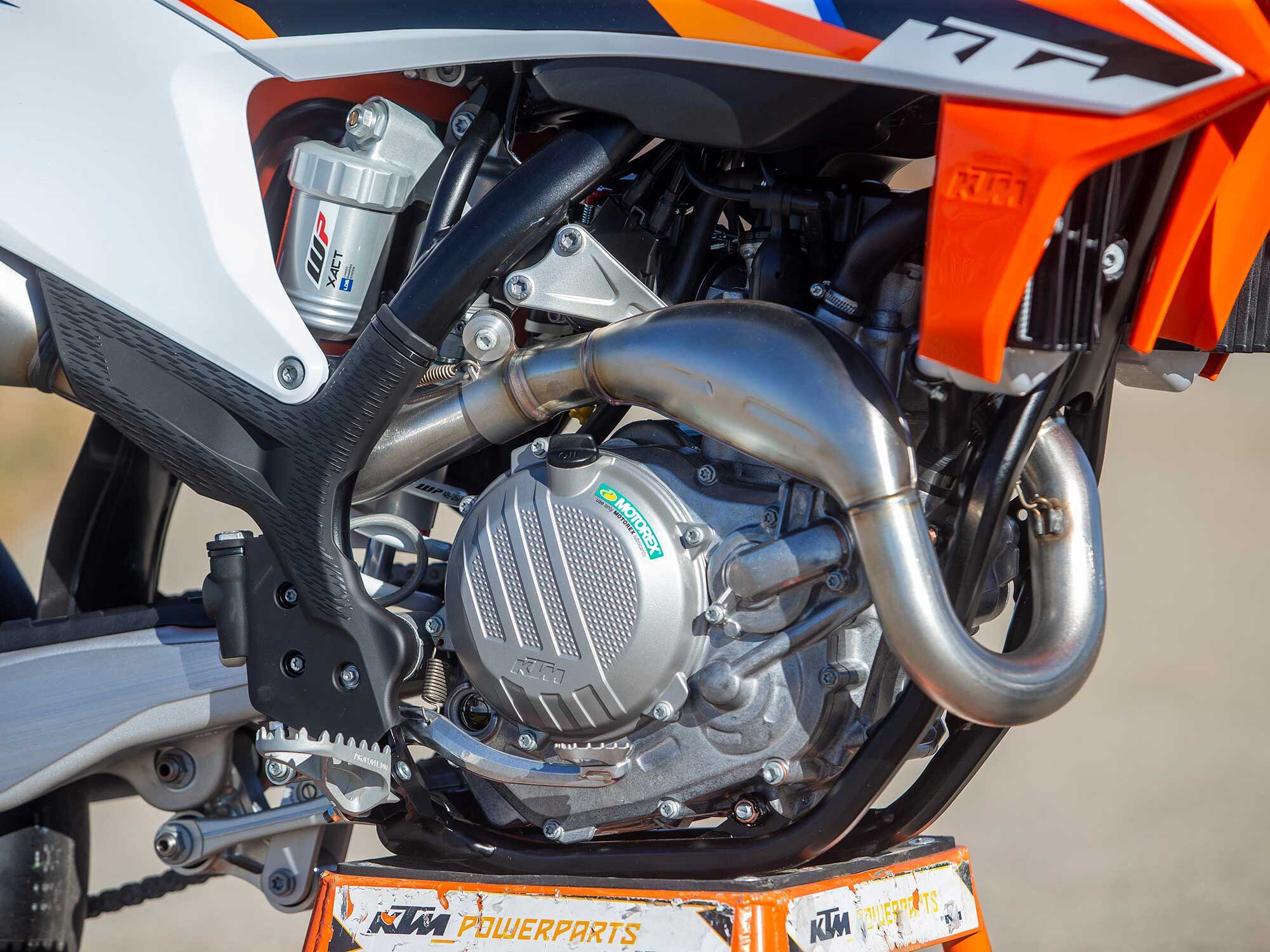 KTM employed the same 449cc single-overhead cam engine as seen in the 450 SX-F motocrosser, except it is fitted with a Suter slipper clutch for supermoto application.