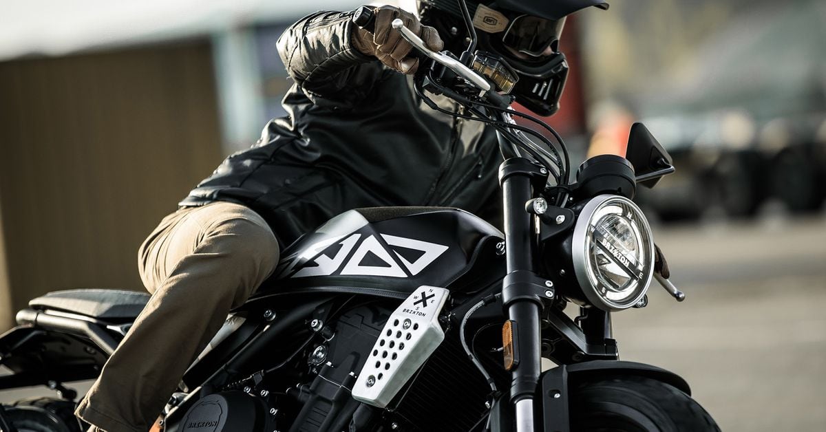 Brixton Crossfire 500 First Look | Cycle World