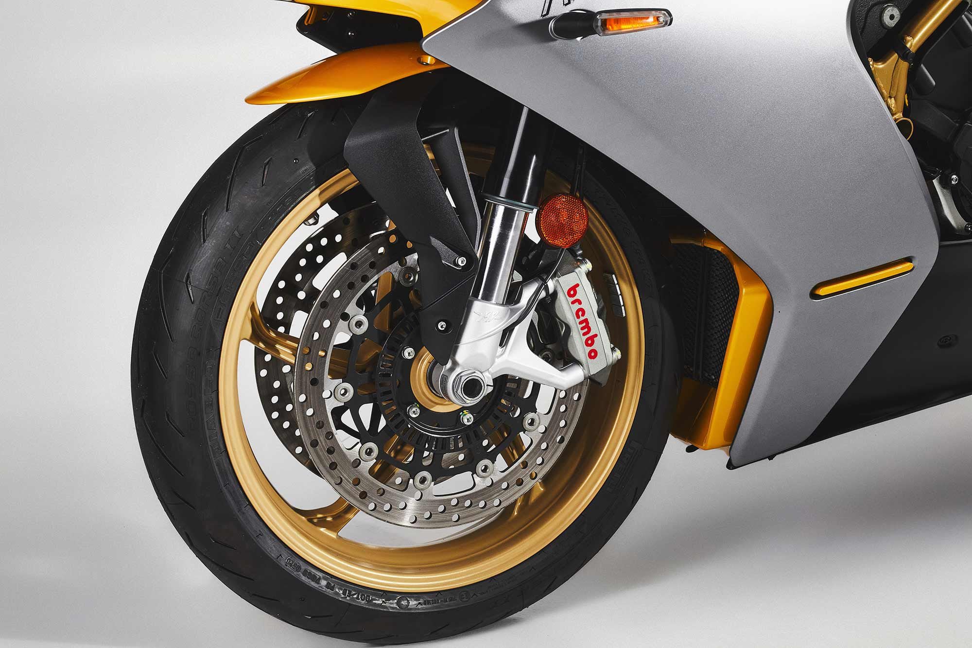 Brembo calipers and huge 320mm discs paired with Continental-controlled cornering ABS. With the new Pirelli tires, the Superveloce stops hard and with confidence.