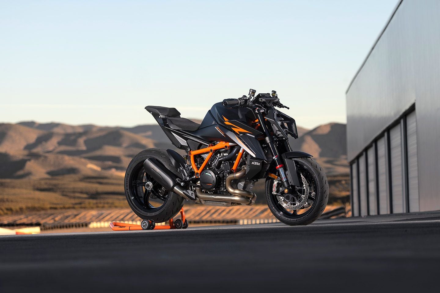 The Super Duke isn’t short on sharp lines. Notice the low handlebar, which KTM transitioned to years back for a more aggressive riding position. Despite the low bar, this is still a very comfortable motorcycle.
