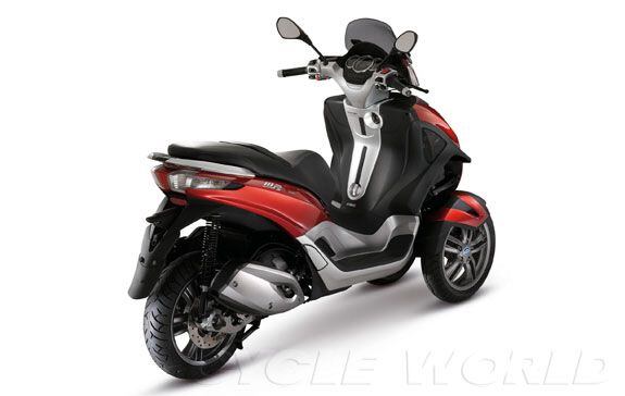 wazig Toegeven Nu Piaggio MP3 Yourban 300 i.e. Review- Piaggio MP3 Scooter First Rides |  Cycle World