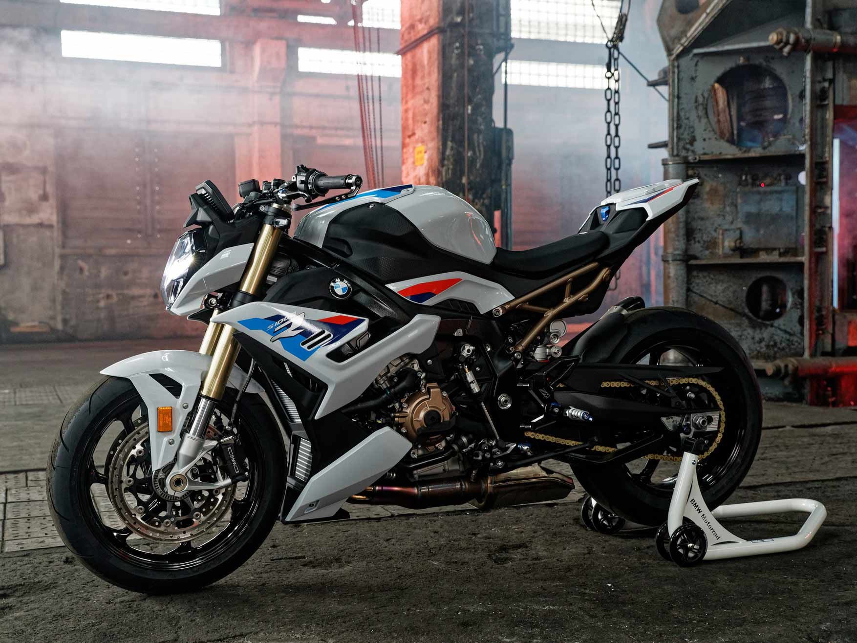 Although this image is of an M-package-equipped 2022 S 1000 R, we suspect that the M 1000 R will borrow cues from its exclusive cousin the M, likely sporting carbon fiber wheels and bodywork with winglets.