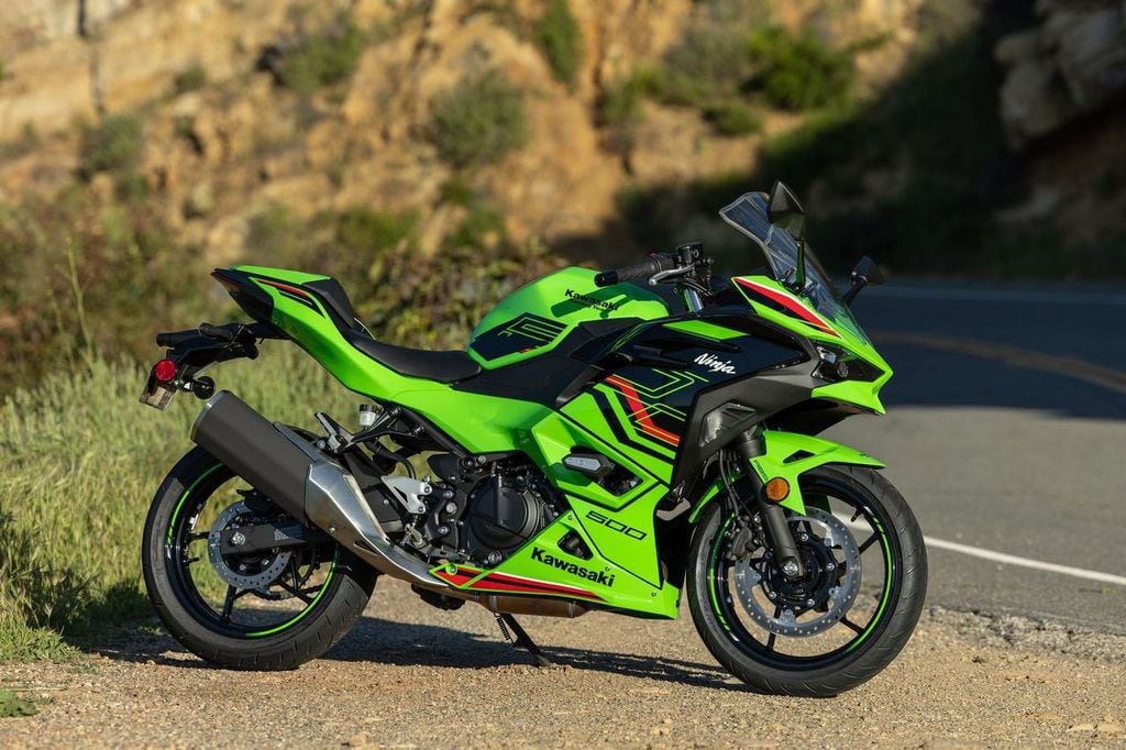 Never before has the lightweight Ninja offering so closely resembled the big fast bikes, especially so in the KRT racing livery.