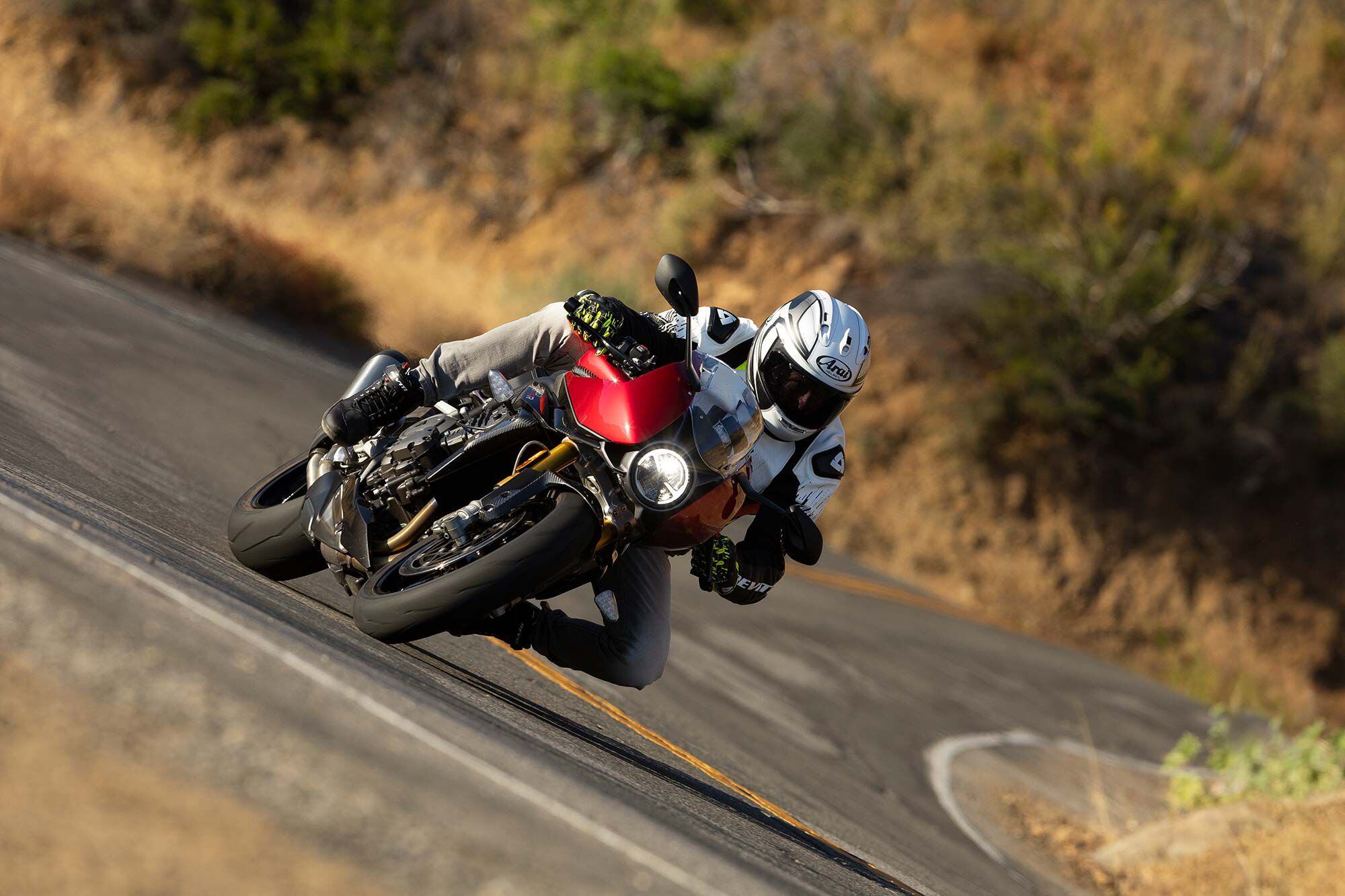 Pirelli Supercorsa SP V3 tires provide the grip that the Speed Triple 1200 RR needs.