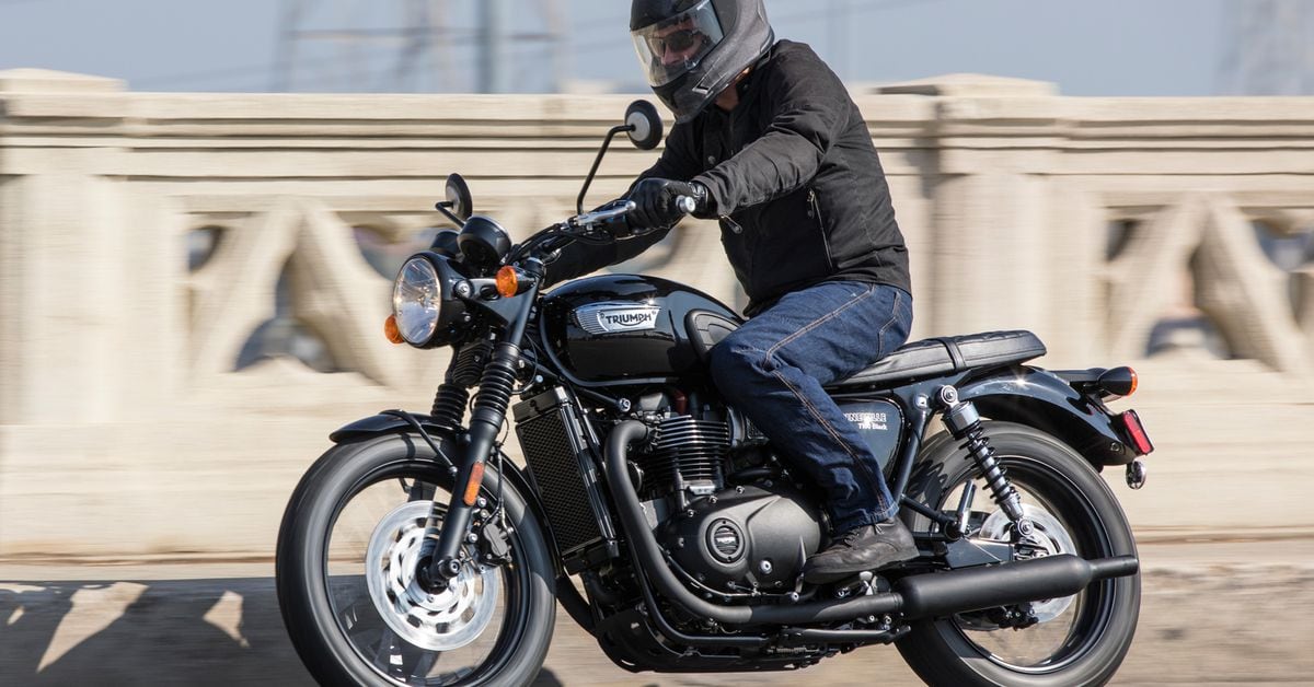 2017 Triumph Bonneville T100 First Ride Motorcycle Review | Cycle World