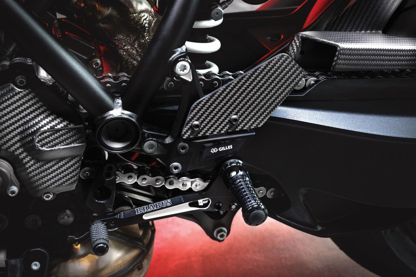 The 1300 R gets Gilles rearsets.