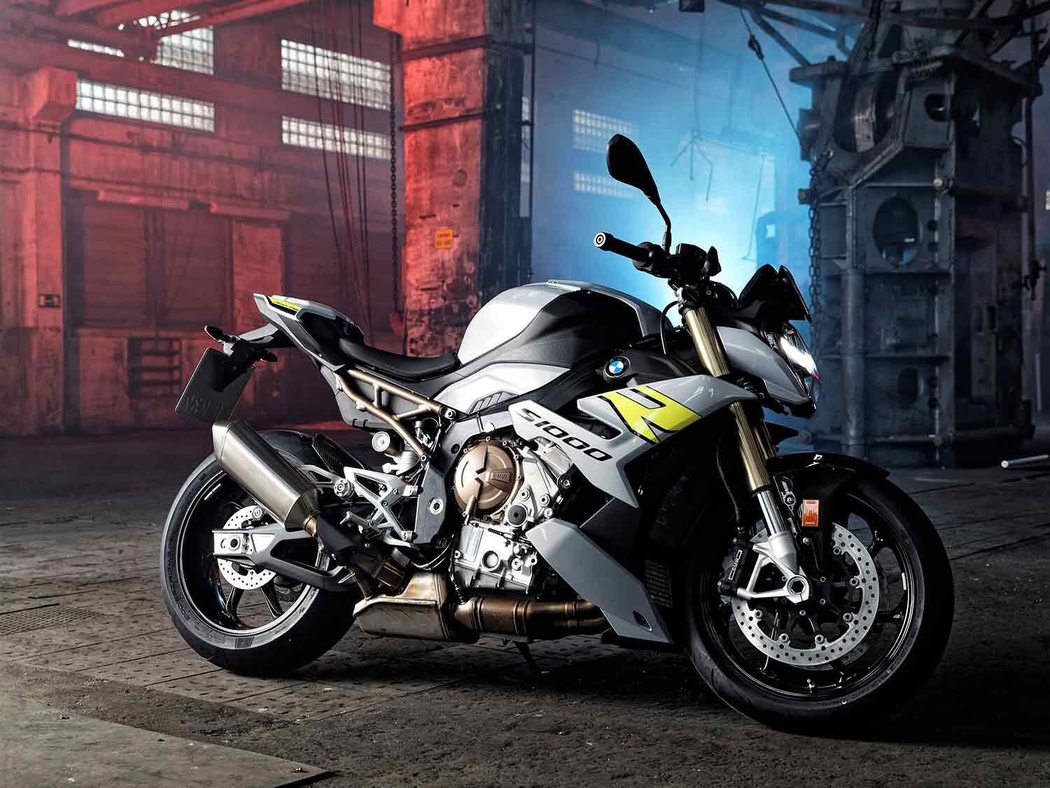 BMW debuts the new 2021 S 1000 R, which gets new styling and a weight reduction.