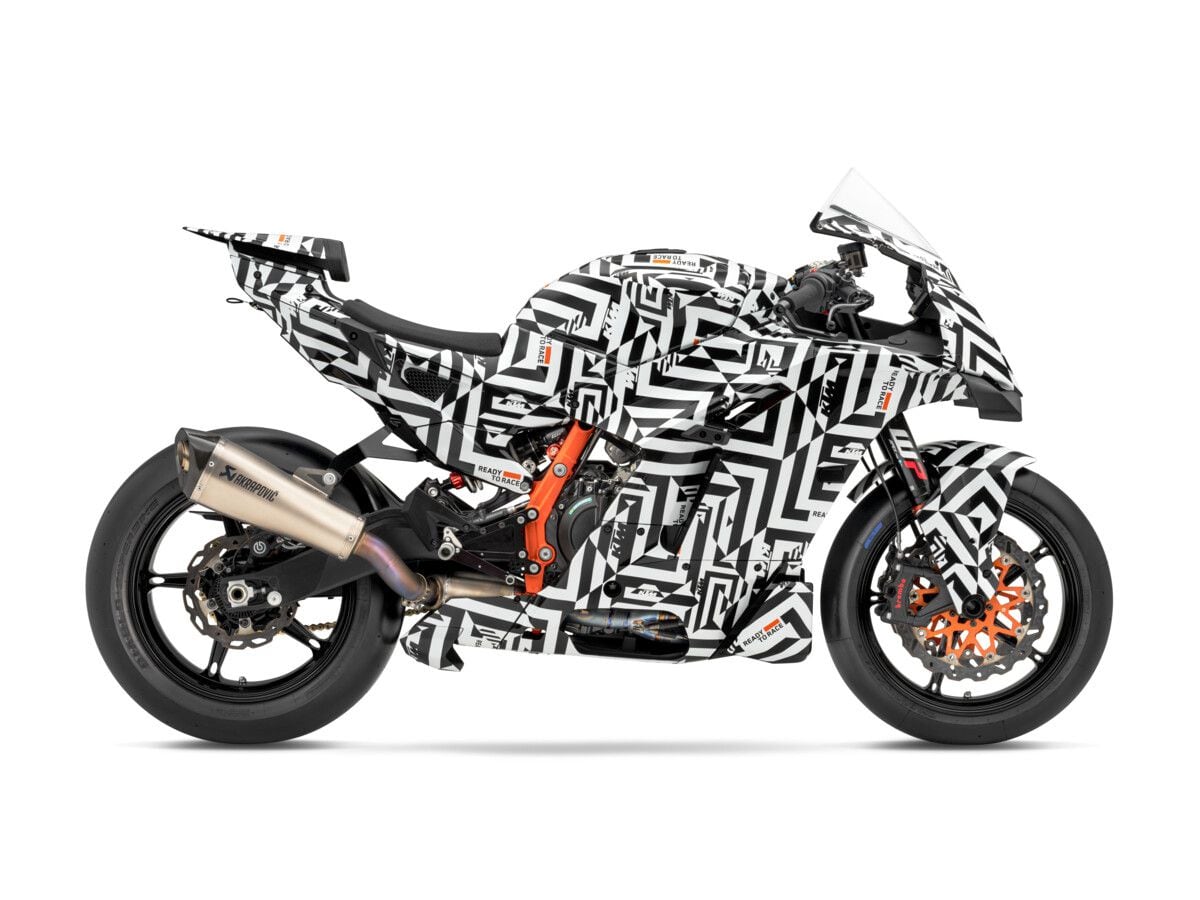 Right-side view of the 990 RC R prototype.