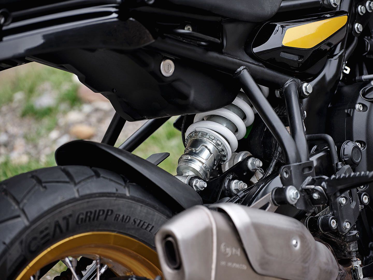Showa suspension at each end offers 7.9 inches of travel with a 21-inch front wheel/tire combo and a 17-inch rear.
