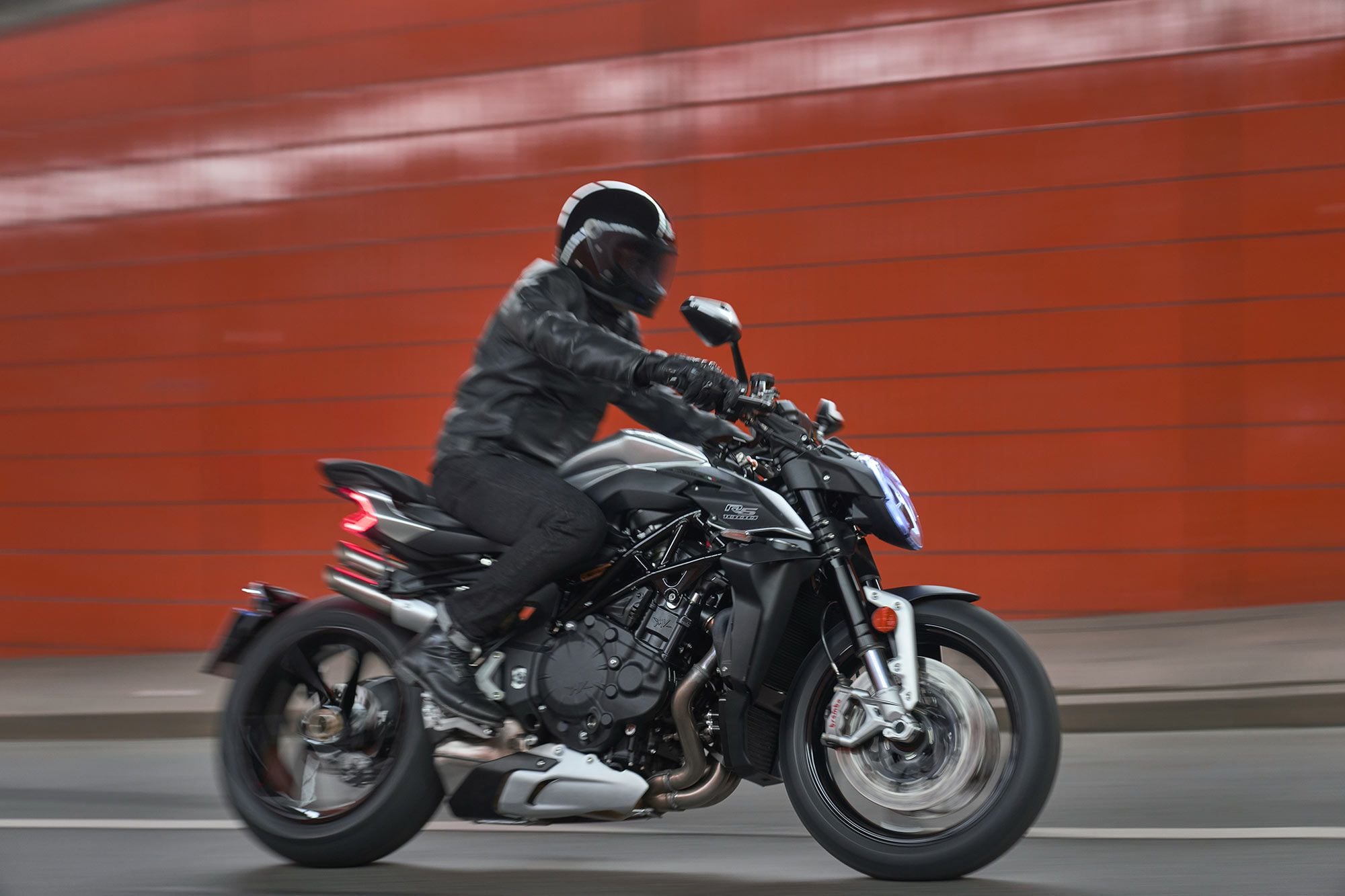 Brutale 1000 RS visual differences include new five-spoke wheels, the handlebar configuration, and the seating. Suspension is Marzocchi up front and Sachs in the back.