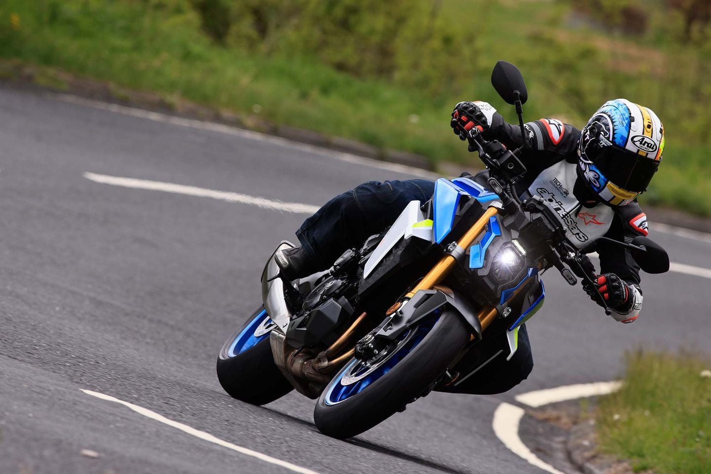 2022 Suzuki GSX-S1000 (Metallic Triton Blue).