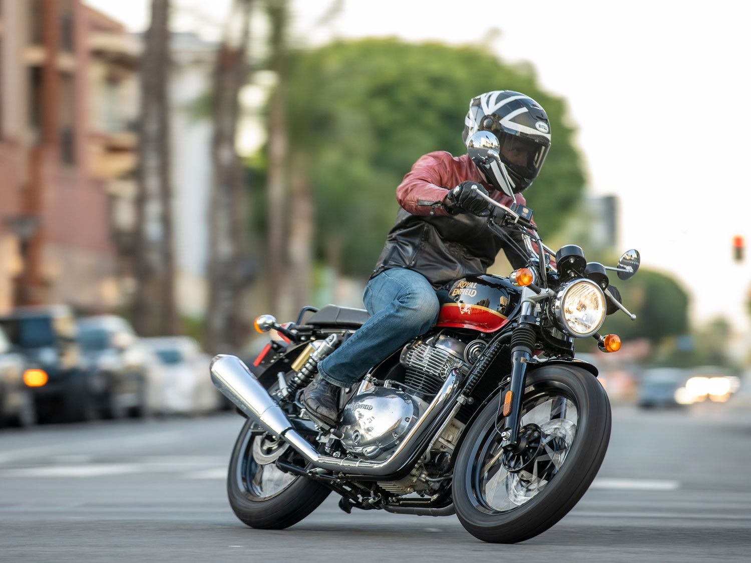 A comfortable, upright seating position is perfect for the intended usage of the INT650.