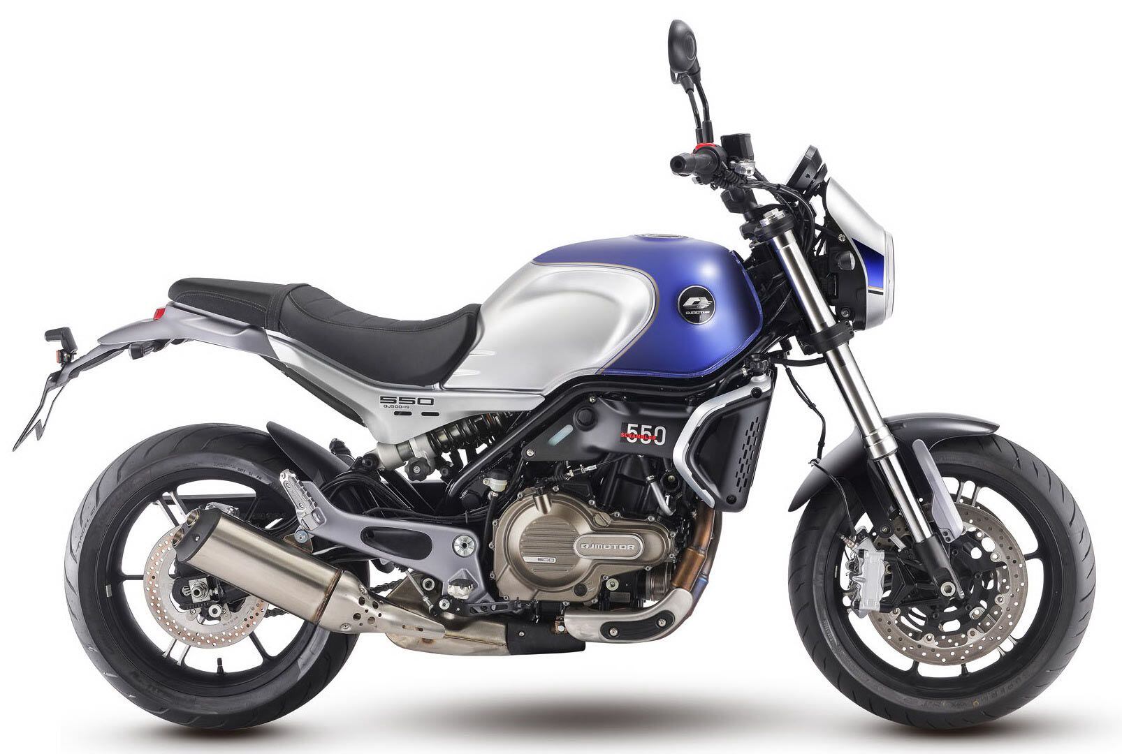 The Chinese-market QJmotor equivalent of the Leoncino sports the bigger 550cc engine, which is rated at 50 hp.
