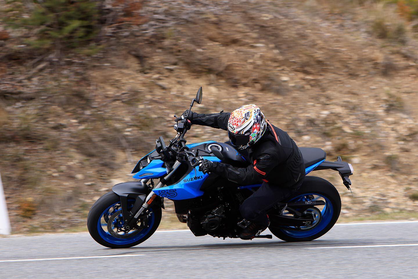 Despite suspension without provisions for damping adjustment, the 8S does a good job in most riding situations we encountered.