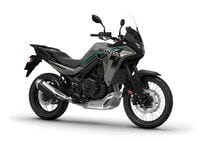 Studio Honda Transalp 2026 warna Deep Pearl Gray, tampilan 3/4.