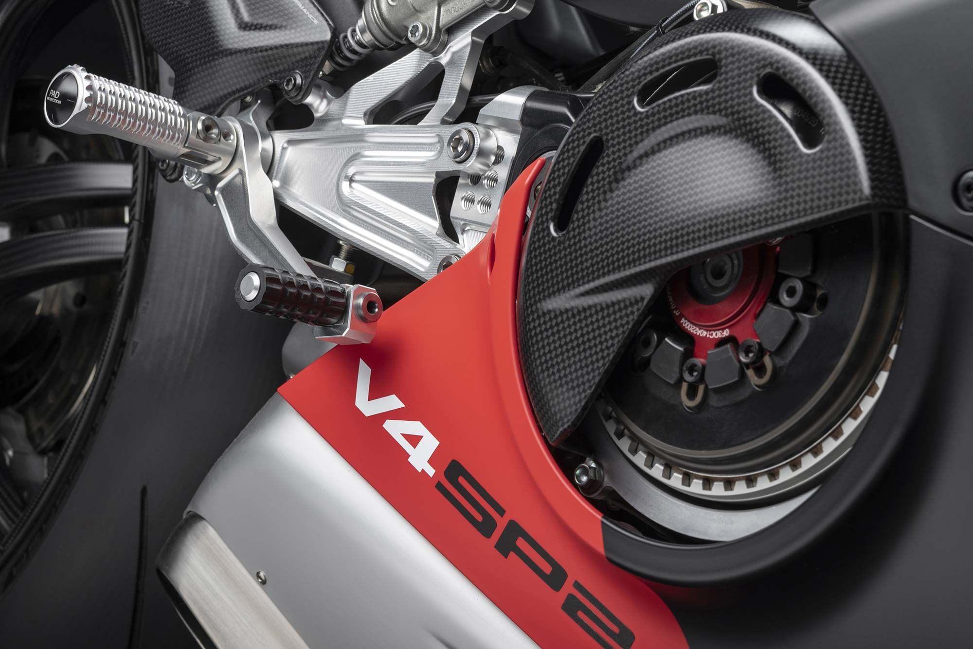 A dry clutch unit replaces the oil-bath unit on a standard Panigale V4.