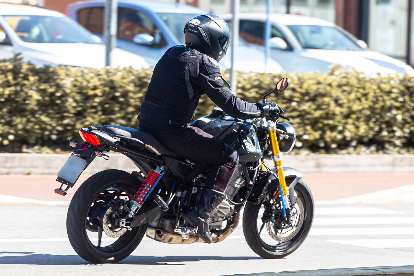 This prototype appears to share the Moto Guzzi V100 Mandello’s rear taillight and side covers.