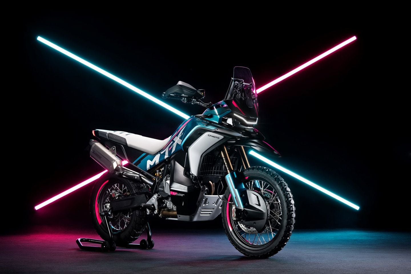 Sharing an engine with KTM’s 790 Adventure, which CFMoto manufactures, the MT-X concept is designed to be a hardcore ADV machine to compete in the middleweight category.