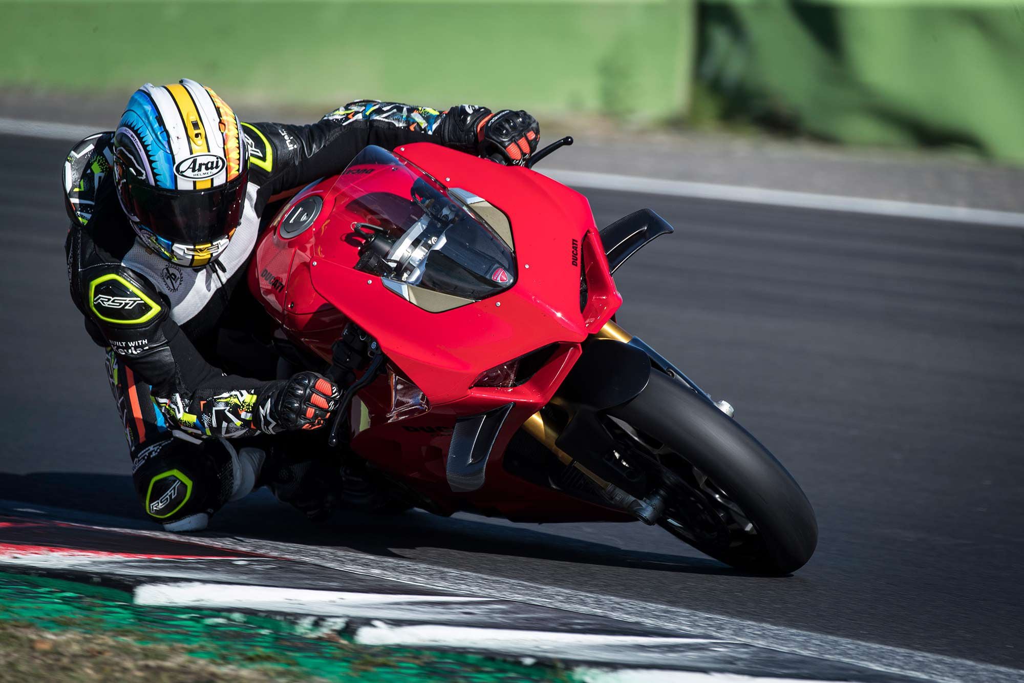 It’s easier to become one with the latest-generation Panigale V4 S.