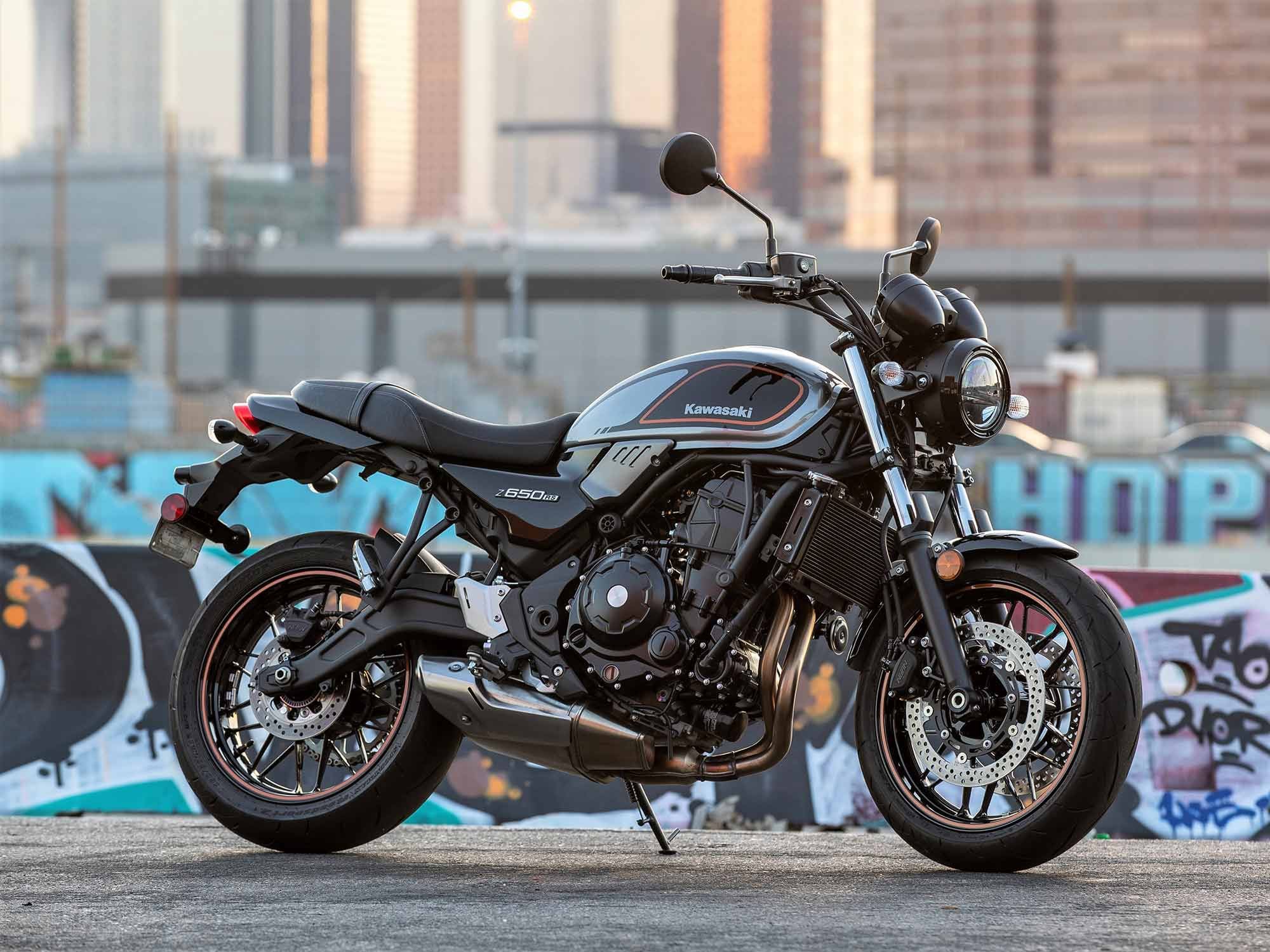 Like the other RS-styled bikes, overall visuals set the Z650RS apart from its “<i>sugomi</i>”-inspired Z650 brother. This is the Metallic Moondust Gray colorway.